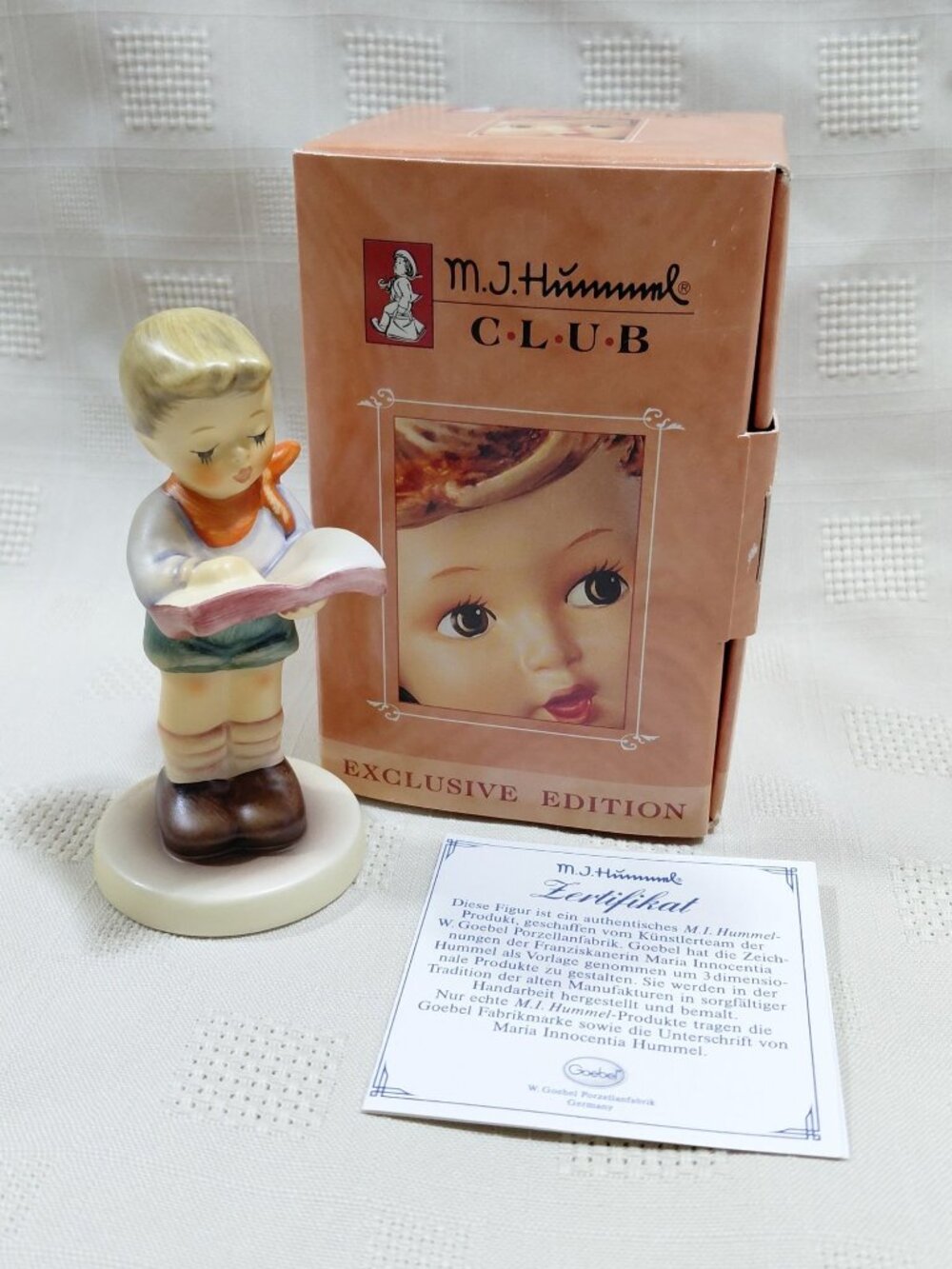 M.I. Hummel Exclusive Edition Honor Student Figurine #1528 Hum 2087/B Germany